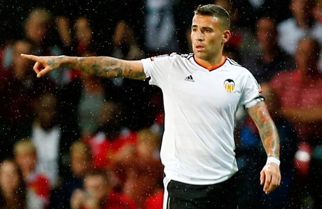 Otamendi được đánh giá là một trong những hậu vệ xuất sắc nhất thế giới ở thời điểm hiện tại. Màn trình diễn ấn tượng của cầu thủ người Argentina giúp Valencia đứng thứ 4 trên BXH với 20 điểm, kém 2 điểm so với đội đầu bảng Barca. Ngôi sao 26 tuổi hiện là mục tiêu theo đuổi của M.U, Chelsea và Man City.