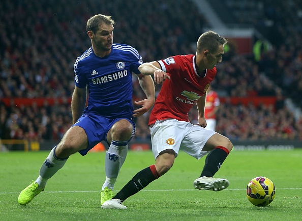 Januzaj vẫn chưa có được phong độ cao nhất ở mùa này. Tuy nhiên, chứng kiến cảnh sao mai người Bỉ làm khổ hàng phòng ngự Chelsea, chắc chắn HLV Van Gaal sẽ để cậu học trò 19 tuổi đá chính trong chuyến làm khách tại Etihad.