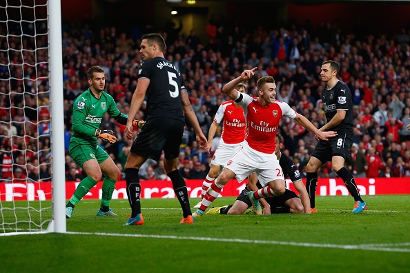 Chambers có trận đấu ấn tượng nhất kể từ khi gia nhập Arsenal. Sau khi kiến tạo để Sanchez mở tỷ số ở phút 70, cựu cầu thủ Southampton trực tiếp ghi bàn góp phần vào chiến thắng 3-0 của Arsenal trước Burnley.