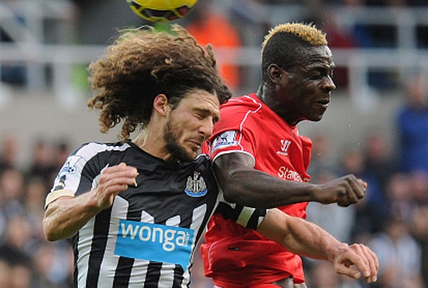 Công lớn trong chiến thắng 1-0 của Newcastle trước Liverpool thuộc về Coloccini. Trung vệ người Argentina hóa giải thành công 13 đường chuyền của đối phương, thắng 75% các pha không chiến và tỷ lệ chuyền bóng chính xác đạt 87%.