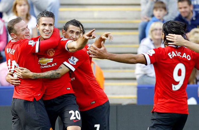 Việc bỏ ra xấp xỉ 150 triệu bảng để đón một loạt ngôi sao về Old Trafford trong hè vừa qua giúp M.U cải thiện đáng kể về mặt hình ảnh. Cùng lượng fan khổng lồ mà Sir Alex Ferguson gây dựng được trong quá khứ, Quỷ đỏ vô địch về lượng bán áo mùa này với 2 triệu chiếc. Rooney, Van Persie, Mata, Januzaj, Di Maria và Falcao là những tên áo bán tốt nhất.