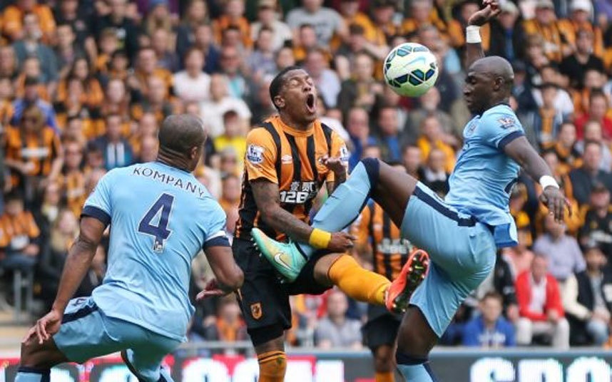 Không chỉ bỏ ra khoản tiền khủng, Man City còn phải rất nỗ lực mới qua mặt Chelsea và M.U để giành chữ ký của Mangala. Kể từ đầu giải tới nay, cầu thủ người Pháp mới 4 lần đá chính và có một cú đá phản lưới. Màn trình diễn mờ nhạt khiến cựu sao Porto bị gạch tên khỏi trận derby Manchester mới đây.