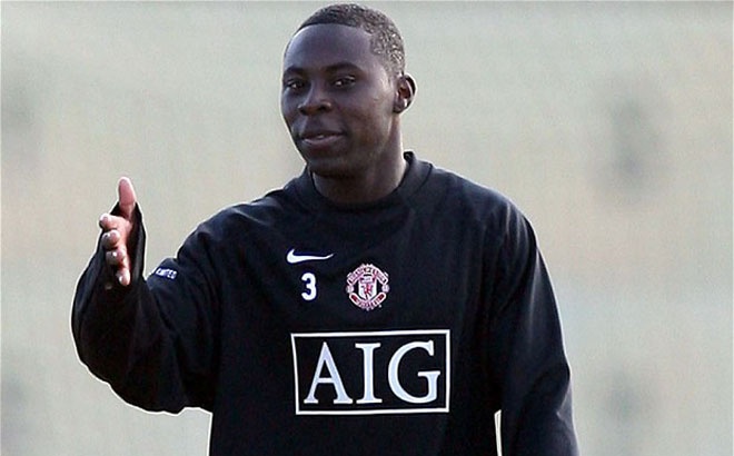 Adu chơi bóng chuyên nghiệp khi mới 14 tuổi và từng được xem là thần đồng của bóng đá Mỹ. Tuy vậy, nhiều người nghi ngờ Adu đã khai giảm 10 tuổi khi nhập cư từ Ghana vào Mỹ. Sự hoài nghi đó càng trở nên có cơ sơ khi từ năm 14 tuổi tới nay (25 tuổi), chiều cao của Adu gần như không tăng thêm.