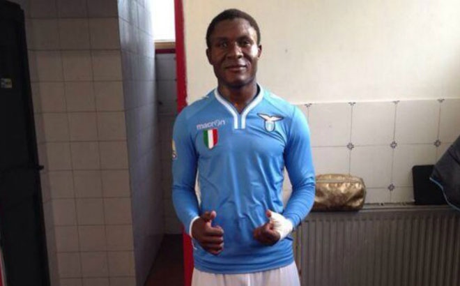 Năm ngoái, Minala vướng vào vụ lùm xùm khi anh bị một website ở châu Phi cáo buộc 42 tuổi thay vì 17. Tuy nhiên, sau đó LĐBĐ Italy (FIGC) tiến hành điều tra và minh oan cho sao mai người Cameroon. Hiện tiền vệ sinh ngày 24/8/1996 thi đấu cho Bari theo diện cho mượn từ Lazio.