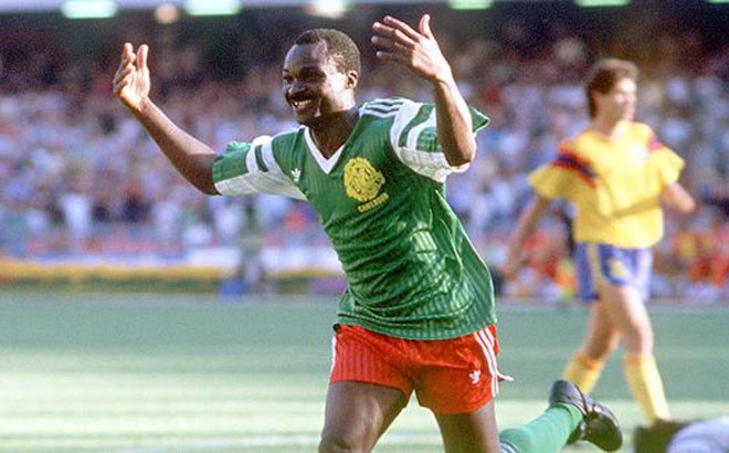 Roger Milla là huyền thoại của bóng đá Cameroon. Năm 1994, ông tham dự World Cup với tư cách là cầu thủ già nhất giải - 42 tuổi. Tuy nhiên, người hâm mộ lại nghi ngờ tuổi thực của cựu tiền đạo Monaco khi đó xấp xỉ 50.