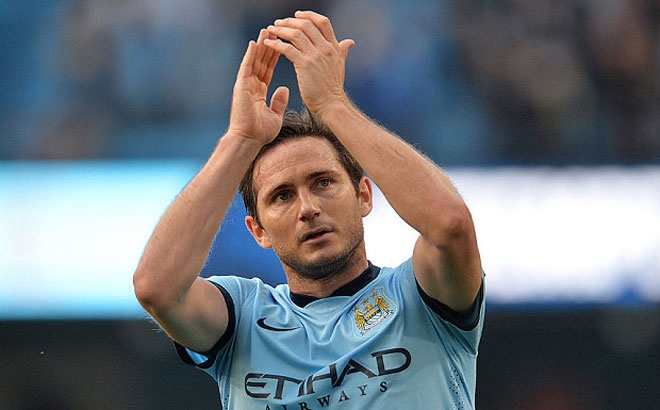 Lampard được mọi người yêu mến bởi sự cống hiến hết mình mỗi khi xung trận. Bởi thế, ngay cả khi khoác lên mình màu áo Man City, lão tướng 36 tuổi người Anh vẫn nhận được sự kính trọng từ chính người hâm mộ Chelsea.