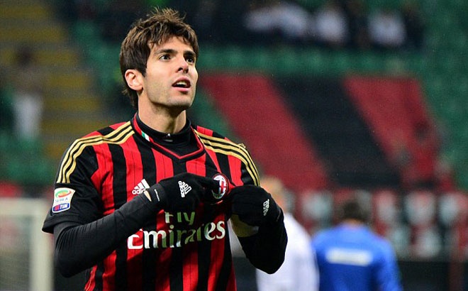 Kaka bị đồn cặp kè với hoa hậu Brazil khiến gia đình của anh rơi vào cảnh tan đàn xẻ nghé. Dẫu vậy, cựu ngôi sao của Milan vẫn chưa phải chịu bất kỳ lời chỉ trích nào từ dư luận trong nước cũng như người hâm mộ túc cầu. Tất cả là vì họ thán phục tài năng cũng như tinh thần thi đấu trên sân cỏ của anh.