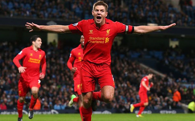 Giống như Frank Lampard, Gerrard khiến mọi người phải cúi đầu ngả mũ bởi sự trung thành và tinh thần thi đấu tận tụy. Bởi thế dù trượt chân trong trận gặp Chelsea ở cuối mùa giải trước khiến Liverpool mất cơ hội lần đầu vô địch Ngoại hạng Anh, tiền vệ 34 tuổi vẫn chẳng chịu bất kỳ lời chỉ trích nào.