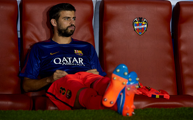 Nguyên nhân chính khiến M.U thi đấu bết bát tại giải năm nay là do sự yếu kém của hàng thủ. Bởi vậy, HLV Van Gaal rất muốn đưa về Old Trafford một trung vệ đẳng cấp trong mùa đông. Mục tiêu mà Quỷ đỏ hướng đến là người cũ Pique. Nếu quyết tâm, M.U hoàn toàn có thể đưa Pique trở lại, bởi ngôi sao người Tây Ban Nha đang bị thất sủng dưới triều đại Luis Enrique. Mức phí chuyển nhượng của trung vệ 27 tuổi tầm 24 triệu bảng.