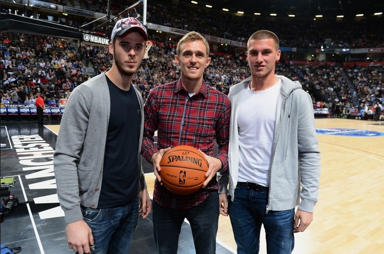 De Gea, Herrera choi bong ro chuyen nghiep nhu sao NBA hinh anh