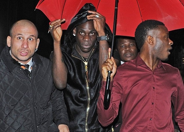 ‘Thai do cua Balotelli bat nguon tu viec thieu giao duc’ hinh anh