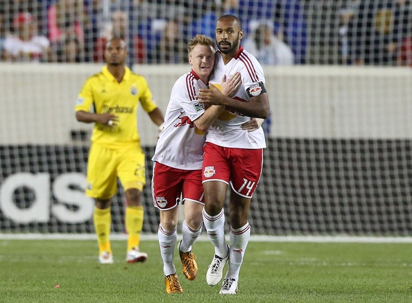 Henry sut tung luoi Colombus Crew tu cu da phat goc hinh anh