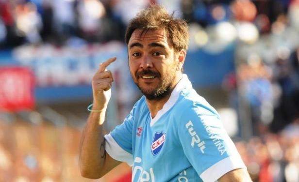 Recoba da phat goc vao luoi Wanderers hinh anh