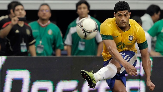 Nhung pha di bong dung manh va ky thuat cua Hulk hinh anh