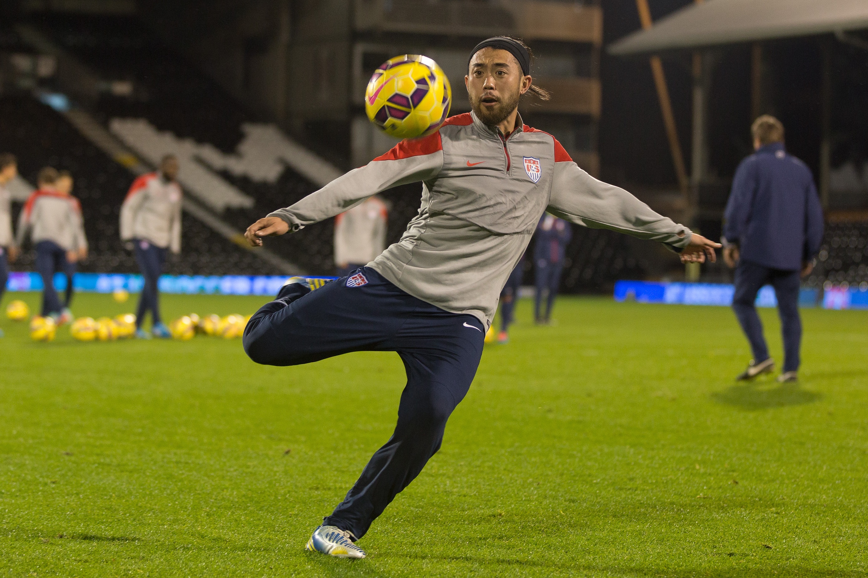 Lee Nguyen tap luyen chuan bi so tai voi sao Real Madrid hinh anh