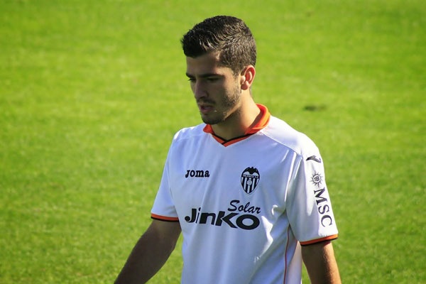 Dù Marcelo và Fabio Coentrao đều là những hậu vệ trái xuất sắc nhưng BLĐ Real không còn mặn mà với cặp đôi này. Hiện đội bóng Hoàng gia Tây Ban Nha đang làm mọi cách chiêu mộ tài năng trẻ 19 tuổi Luis Gaya của Valencia, người được HLV Carlo Ancelotti đánh giá rất cao.