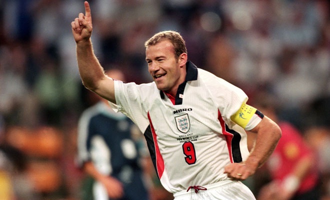 Shearer tham dự 3 kỳ EURO vào các năm 1992, 1996 và 2000. Huyền thoại của CLB Blackburn và Newcastle ra sân tổng cộng 9 lần và sút tung lưới đối thủ 7 lần.