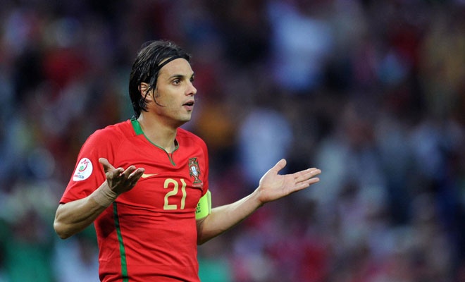 Gomes tham dự tổng cộng 3 kỳ EURO vào những năm 2000, 2004 và 2008. Cựu tiền đạo Fiorentina ghi dấu ấn tại sân chơi này bằng 6 pha lập công sau 14 lần ra sân, giúp Bồ Đào Nha giành á quân EURO 2004 được tổ chức trên quê hương.