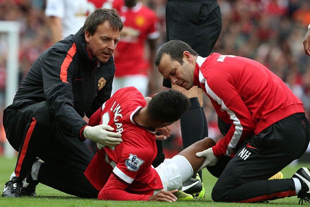 Lingard có tên trong đội hình xuất phát ở trận khai màn gặp Swansea. Tuy nhiên, sao mai 21 tuổi này sớm rời sân ở phút 24 và tới nay anh vẫn chưa trở lại. Theo bộ phận y tế, tài năng trẻ người Anh tái xuất sân cỏ sớm nhất cũng phải vào tháng 12.