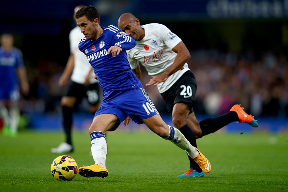 Hazard không thi đấu bùng nổ như ở mùa trước. Tuy vậy, ngôi sao người Bỉ vẫn là một trong những mắt xích không thể thiếu trong việc vận hành cỗ máy The Blues. Hazard ghi dấu ấn trong 7 bàn thắng của Chelsea mùa này với 5 pha lập công và 2 pha kiến tạo.