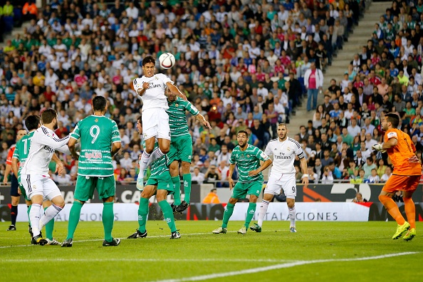 Gary Cahill là trung vệ đẳng cấp. Tuy nhiên, nếu Chelsea chiêu mộ thành công Varane trong tháng 1 tới, tài năng trẻ người Pháp chắc chắn sẽ đánh bật Cahill lên băng ghế dự bị. Bởi lẽ sao mai của Real sở hữu mọi tố chất để trở thành trung vệ số 1 thế giới.