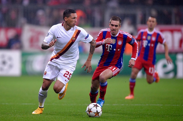 Quyết định chia tay sự nghiệp thi đấu quốc tế của Lahm khiến người hâm mộ đội tuyển Đức nuối tiếc, nhưng đó lại là niềm vui dành cho fan Bayern. Bởi từ giờ, ngôi sao được đánh giá là một trong những hậu vệ phải xuất sắc nhất thế giới chỉ việc dành sức cống hiến cho gã khổng lồ xứ Bavaria.