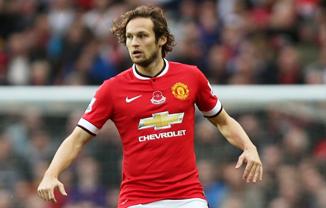 Blind dính chấn thương đầu gối khi về làm nghĩa vụ quốc gia Hà Lan. Sự vắng mặt của cựu sao Ajax là tổn thất cực lớn với M.U, bởi cầu thủ đa năng 24 tuổi là mắt xích quan trọng nhất trong sơ đồ chiến thuật của HLV Louis Van Gaal mùa này.