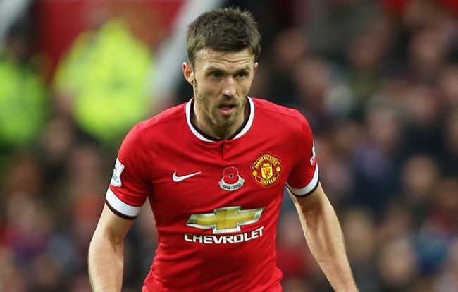 Carrick bị đau ở háng trong lần trở lại phục vụ tuyển Anh vừa qua. Dù đây không phải là chấn thương nặng, song nhiều khả năng HLV Van Gaal không dám mạo hiểm tung lão tướng 33 tuổi vào sân trong cuộc đại chiến với Arsenal.