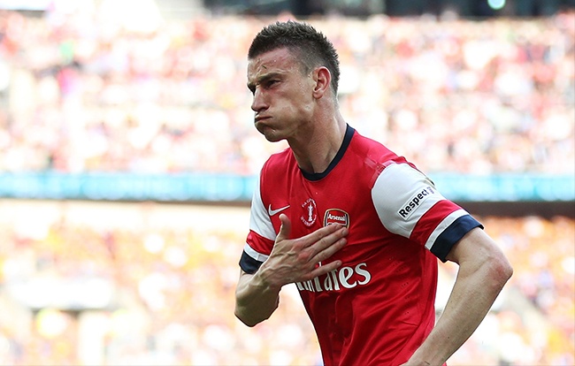 Giống như Phil Jones, Koscielny cũng bị đau ở bắp chân. Theo bộ phận y tế của Arsenal, ngôi sao 29 tuổi người Pháp nghỉ khoảng 4 tuần và không kịp bình phục cho trận gặp M.U đêm nay và Dortmund vào giữa tuần tới.