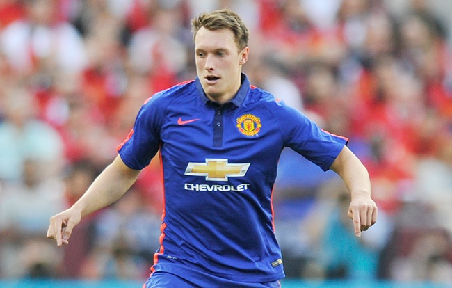 Phil Jones không ra sân kể từ trận hòa 2-2 trước West Brom ở vòng 8. Trung vệ 22 tuổi người Anh đang trong quá trình điều trị chấn thương bắp chân.