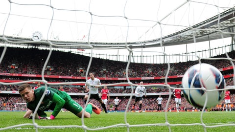 Arsenal chưa thắng trận nào khi đụng độ đối thủ lớn tại mùa bóng 2014/15.