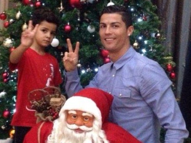 Ronaldo don Giang sinh som cung quy tu hinh anh