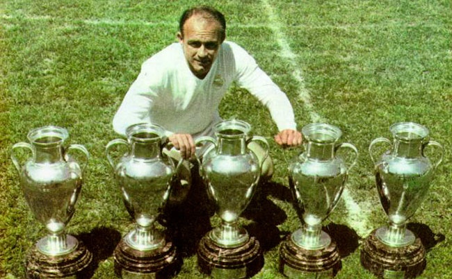Real Madrid là đội bóng thành công nhất trong lịch sử C1/Champions League với 10 lần đăng quang ngôi vô địch. Do đó chẳng ngạc nhiên khi một cầu thủ của CLB Hoàng gia Tây Ban Nha đang nắm giữ số lần giơ cúp nhiều nhất – 5 lần, đó là cố huyền thoại Alfredo Di Stefano. Với những đóng góp to lớn của Di Stefano, Real 5 lần liên tiếp lên đỉnh châu Âu vào các mùa 1955/56, 1956/57, 1957/58, 1958/59 và 1959/60.