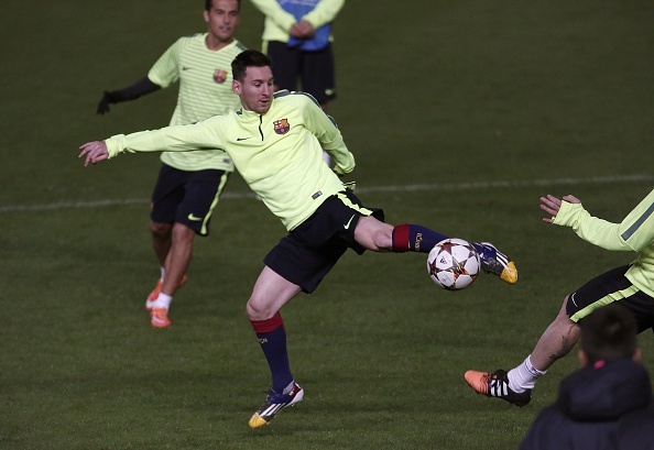 Messi no luc tap luyen nham pha sau ky luc cua Raul hinh anh