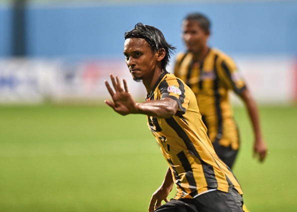 Amri bất ngờ đưa Malaysia vượt lên bằng cú sút quyết đoán vào góc xa. Ảnh: Getty Images.