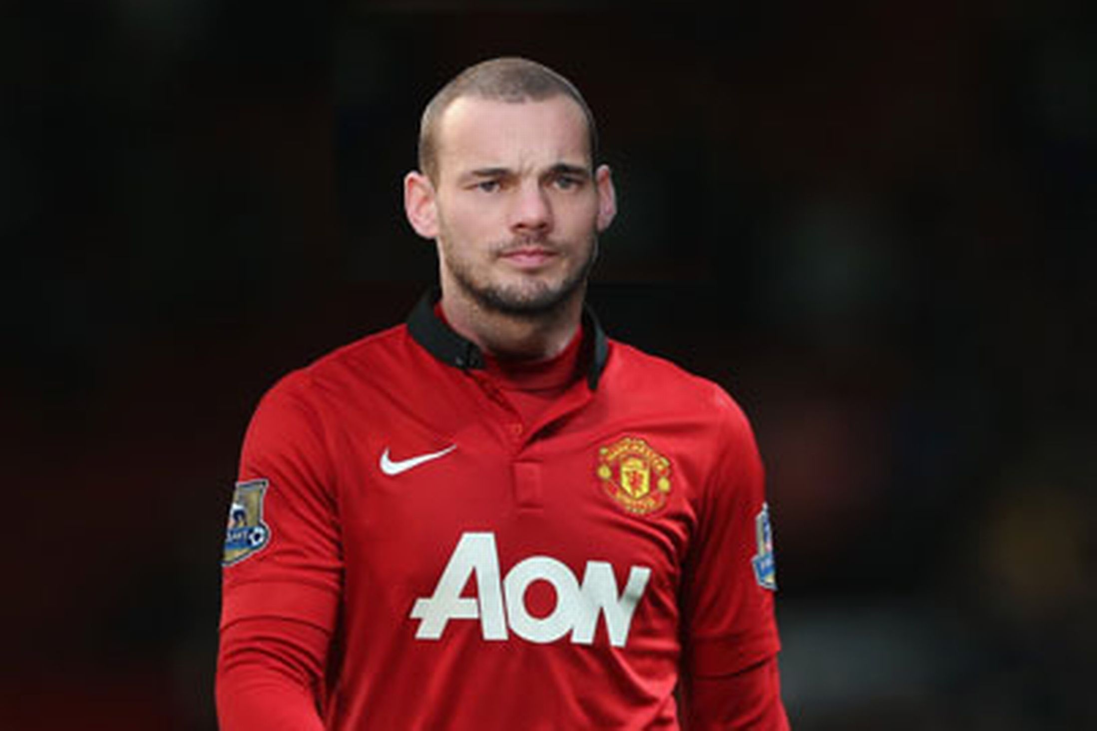 Diem tin 26/11: M.U rong cua chieu mo Sneijder hinh anh