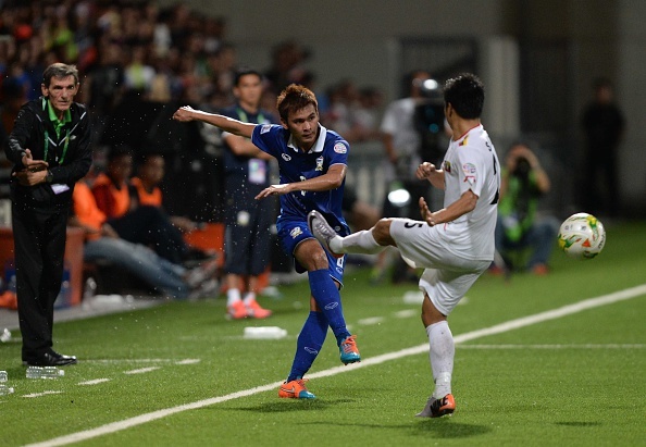 Ha Myanmar 2-0, Thai Lan hen gap Philippines tai ban ket hinh anh