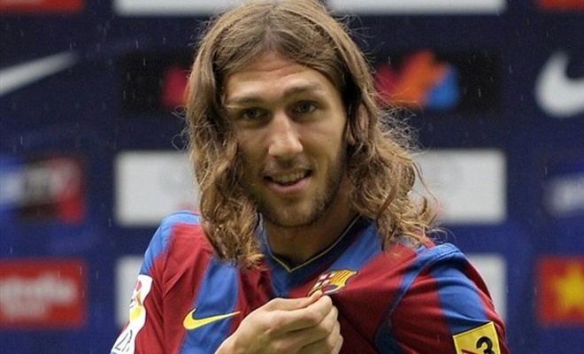 Barca bỏ ra 25 triệu euro để đón Chygrynskiy về từ Shakhtar Donetsk năm 2009. Tuy nhiên, trung vệ 25 tuổi người Ukraina không thể hiện được nhiều nên bị đẩy trả lại Shakhtar Donetsk với giá 15 triệu euro chỉ sau nửa mùa giải thi đấu tại Nou Camp.