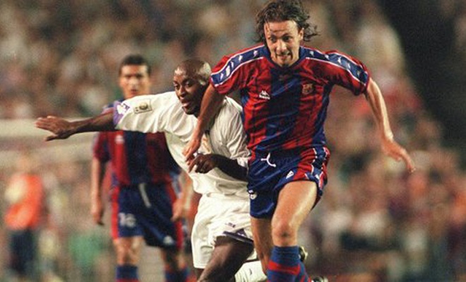 Barca chiêu mộ Dugarry khi anh đang ở đỉnh cao phong độ. Song tiền đạo người Pháp lại không thể hiện được vai trò của một trung phong tại Nou Camp. Sau nửa mùa giải đầu tiên, Dugarry ra sân 7 trận và không ghi nổi 1 bàn thắng. Quá thất vọng, BLĐ Blaugrana đã tống khứ chân sút 1972 cho Marseille.