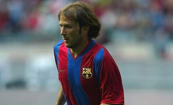 Mendieta từng được bình chọn là tiền vệ xuất sắc nhất Champions League hồi còn khoác áo Valencia. Tuy nhiên, khi thi đấu cho Barca theo diện cho mượn từ Lazio, cựu tiền vệ người Tây Ban Nha lại gây thất vọng khi đánh mất khả năng kiến tạo cũng như ghi bàn.