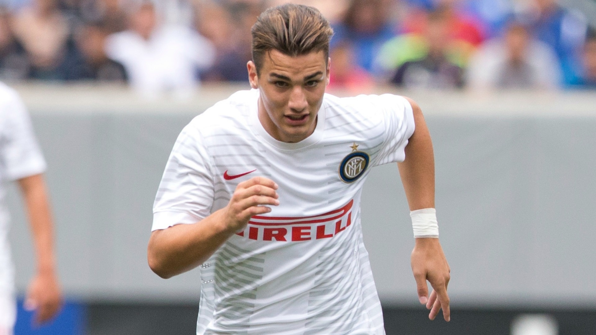 Bonazzoli là cầu thủ hay nhất “thế hệ 97” tại Italy. Sao mai 17 tuổi được giới chuyên môn ví có lối chơi tinh tế giống Zlatan Ibrahimovic và Robin van Persie. Bonazzoli từng có màn ra mắt tại Serie A cũng như Europa League. Tiền đạo sinh năm 1997 cũng có một trận khoác áo đội U21 Italy trong năm 2014.