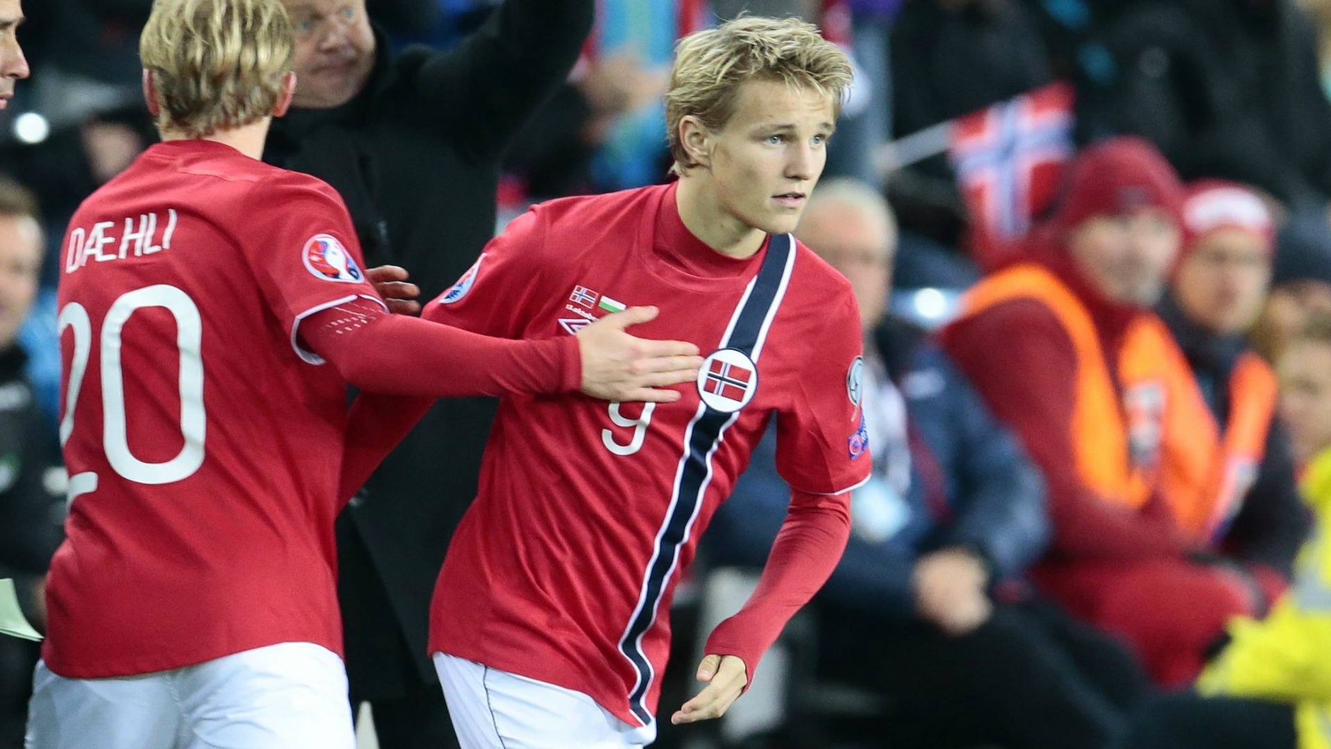 Odegaard là cầu thủ trẻ nhất trên thế giới đang được nhắc đến nhiều nhất. Trong trận gặp Bulgaria tại vòng loại EURO 2016 hồi giữa tháng 10 vừa qua, cầu thủ được mệnh danh là “Messi của Na Uy” được tung vào sân ở phút 63 khi mới 15 tuổi 300 ngày. Tại giải VĐQG Na Uy mùa này, Odegaard ghi 5 bàn thắng sau 23 lần thi đấu cho Stromsgodset.