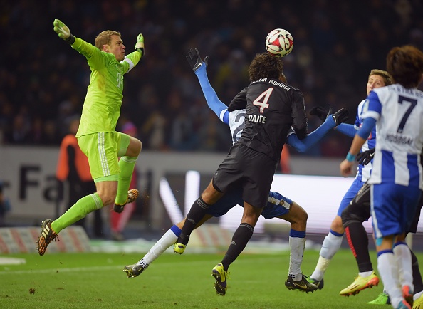 Nhung pha bong chi co o 'thu mon quet' Manuel Neuer hinh anh