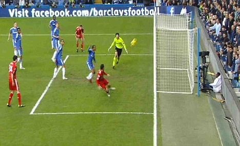 Maxi Rodriguez bo lo co hoi kho tin trong mau ao Liverpool hinh anh