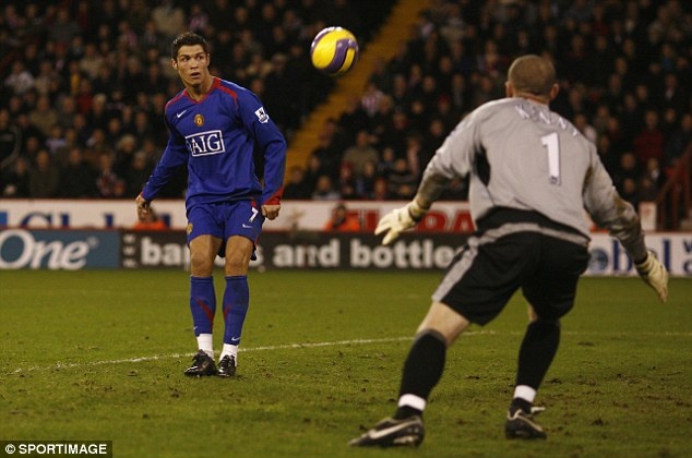 Ronaldo bo lo 2 co hoi khong tuong trong 1 tran dau hinh anh