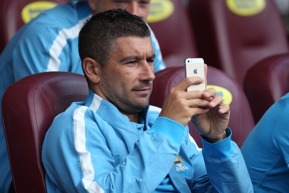 Theo tờ Corriere dello Sport, Juventus rất muốn chiêu mộ hậu vệ trái Aleksandar Kolarov của Man City vào tháng 1 tới. Đây không phải là lần đầu tiên Lão phu nhân để mắt tới tuyển thủ người Serbia. Trong hai kỳ chuyển nhượng mùa hè gần đây, Juventus đều hỏi mua ngôi sao 29 tuổi nhưng không thành công.