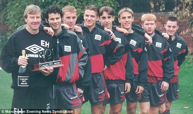 Manchester United là đội bóng vĩ đại nhất nước Anh. Để đạt được điều này, các quan chức đội bóng luôn đặt công tác đào tạo trẻ lên hàng đầu. Những lứa cầu thủ U16, U18 của M.U luôn chơi rất thành công. Người hâm mộ hẳn chưa quên Thế hệ vàng 92 từng giúp Quỷ đỏ thống trị nhiều năm liền tại Premier League. Đây cũng là nơi sản sinh ra huyền thoại George Best.