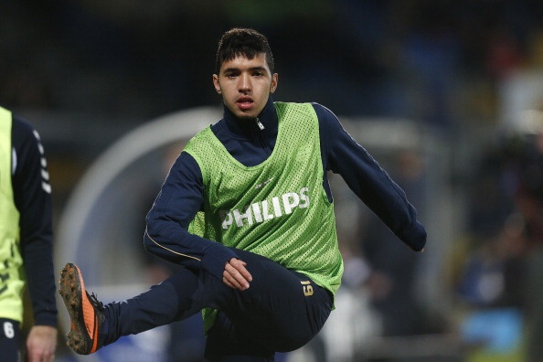 Trên tờ Voetbal Niews, Art Langeler - Giám đốc học viện của PSV khẳng định tài năng trẻ Zakaria Bakkali sẽ ra đi khi đáo hạn hợp đồng với CLB vào tháng 6 tới. Đây là thông tin rất vui đối với Chelsea, Arsenal, Liverpool và Manchester United, bởi 4 đại gia Anh đều đặc biệt quan tâm tới sao mai 18 tuổi này.