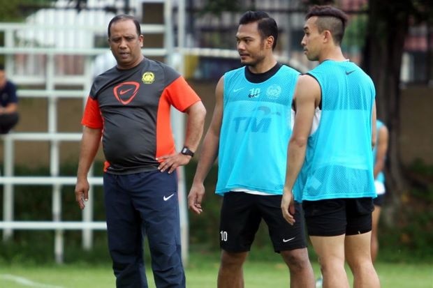 HLV Malaysia lenh cho hoc tro giu sach luoi, thang Viet Nam hinh anh