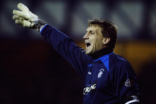 Cựu thủ môn người Đức, Klos giành tới13 danh hiệu trong sự nghiệp 17 năm tại Đức (Dortmund) và Scotland (Rangers), trong đó có thể kể đến chức vô địch Champions League năm 1997. Tuy nhiên, giai đoạn đó cái bóng của Oliver Kahn là quá lớn, khiến cơ hội lên tuyển của Klos là rất ít dù rằng ông từng có 17 trận lên tuyển U21 và 2 trận trong màu áo đội Olympic Đức năm 1992.